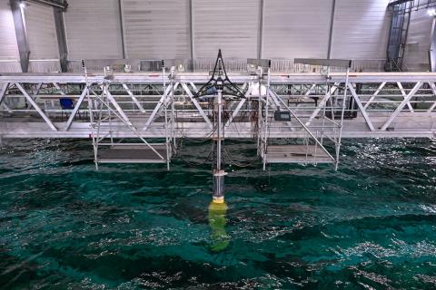 Essais d'éolienne flottante équipée du dispositif SIL (Software In the Loop) SOFTWIND dans le bassin d'hydrodynamique et de génie océanique